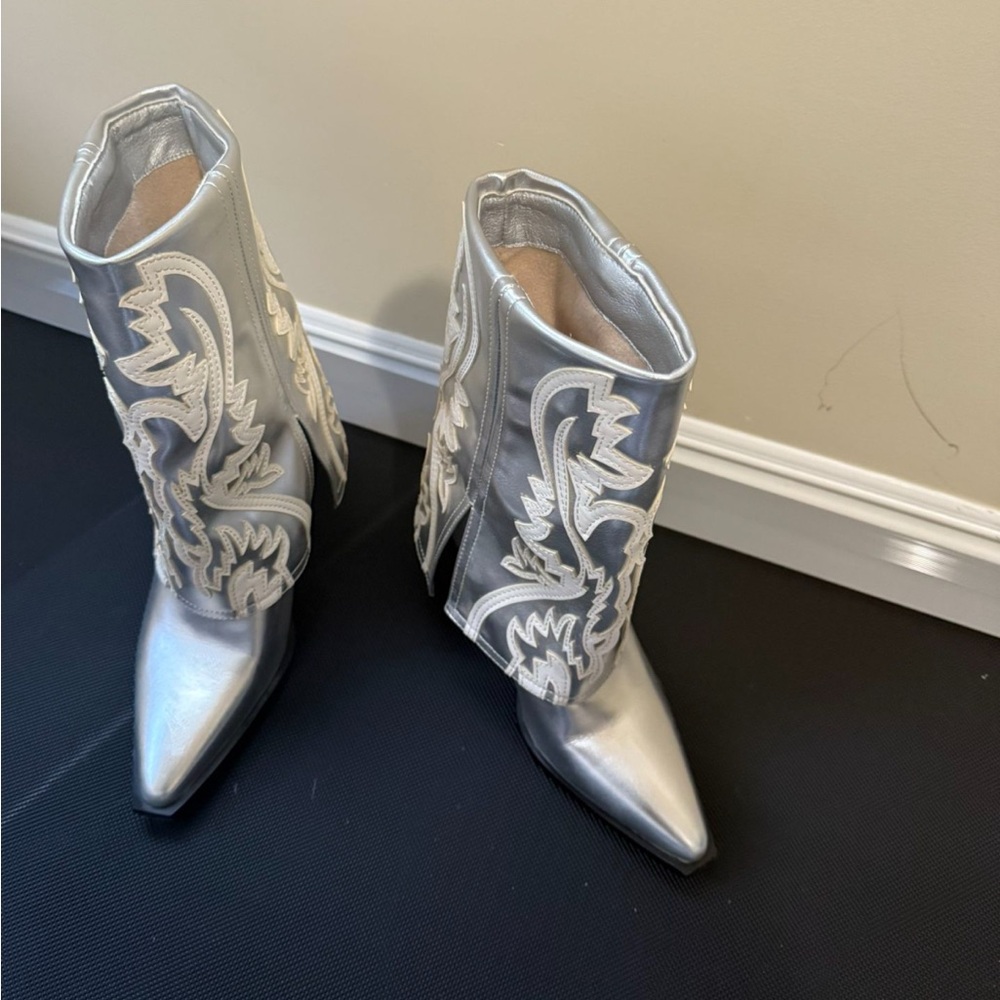 Azalea Wang Silver Embroidered Women's Boots